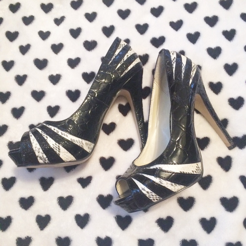 Joey O Peep Toe Snakeskin Heels Size 6